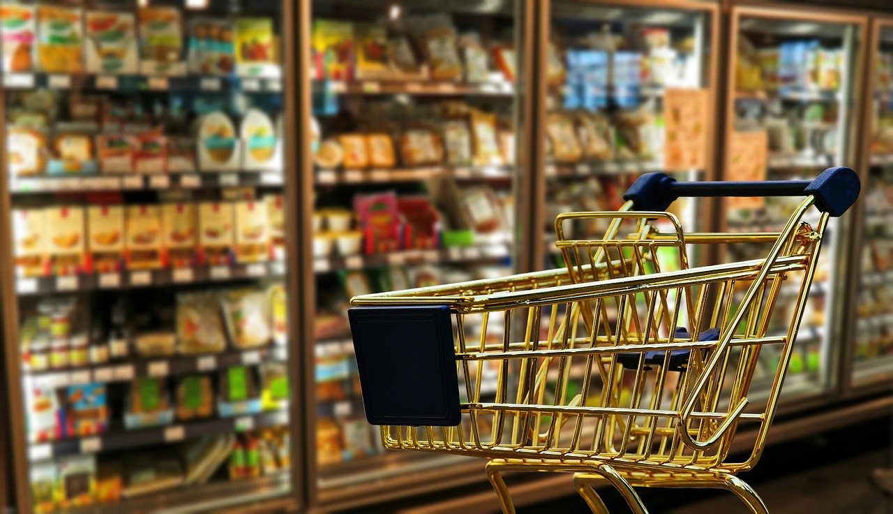 Photo of a shopping cart in a supermarket